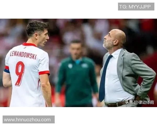 莱万回归诺坎普引发拜仁球迷愤怒指责其忘恩负义情绪高涨