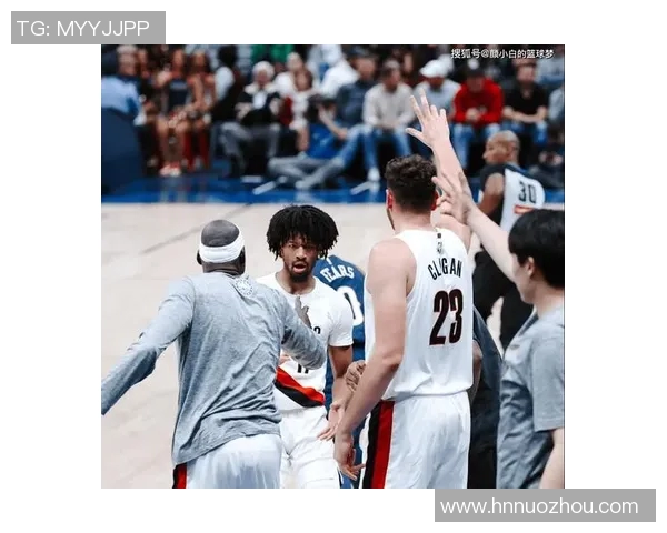 鹈鹕与开拓者激战正酣球迷期待精彩对决与精彩瞬间