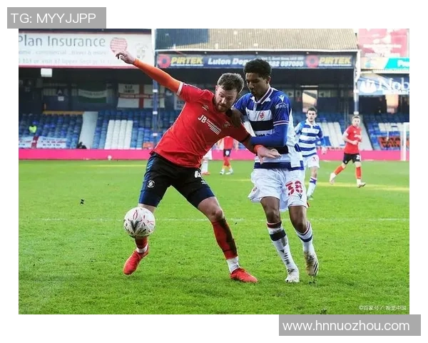 前进之鹰与阿尔克马的激烈对决揭示足球战术与团队精神的完美结合 前进之鹰与阿尔克马的激烈对决揭示足球战术与团队精神的完美结合