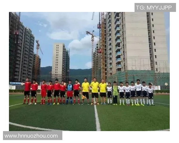 熊本深红与福冈山峰的激烈对决展现足球魅力与团队精神